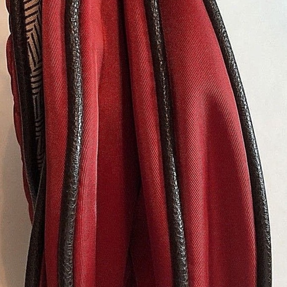 🎉 Steve Madden Red Quilted Flapover Hand Bag 🎉 - Picture 6 of 8